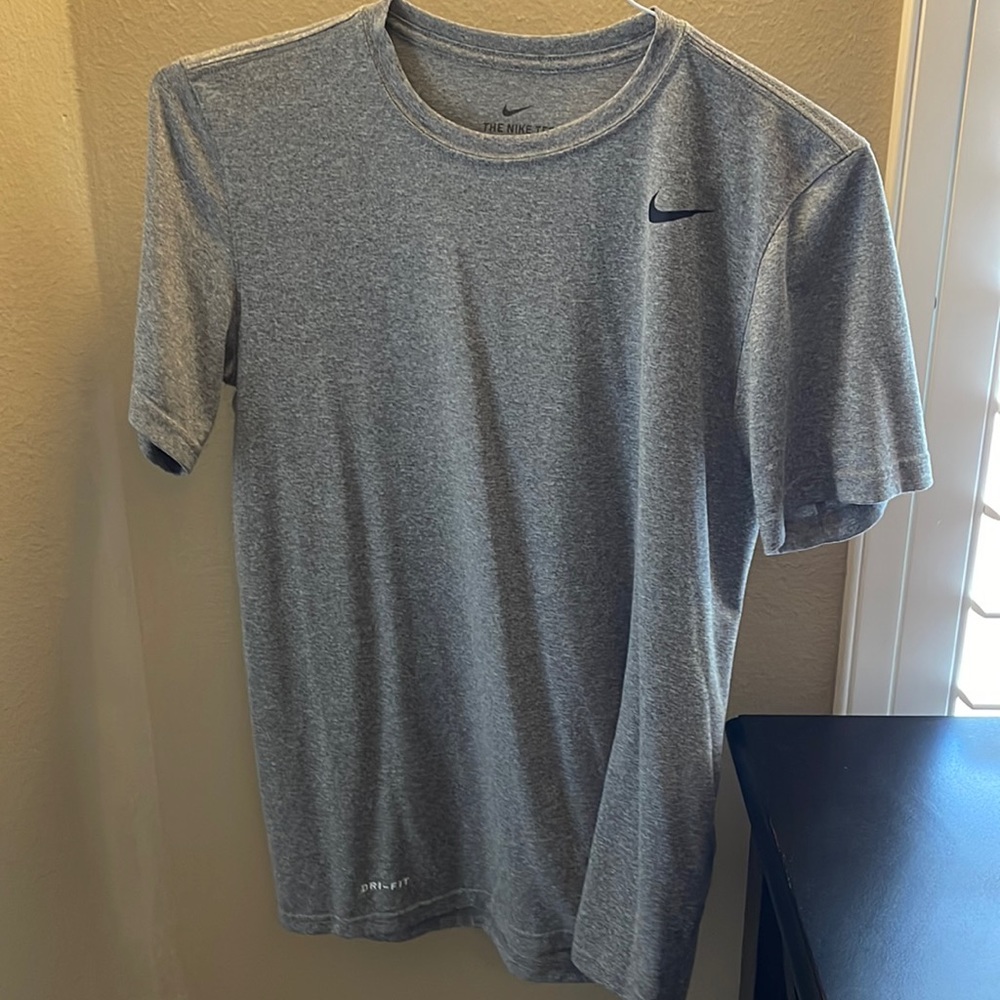 Small mens nike grey dri fit shirt